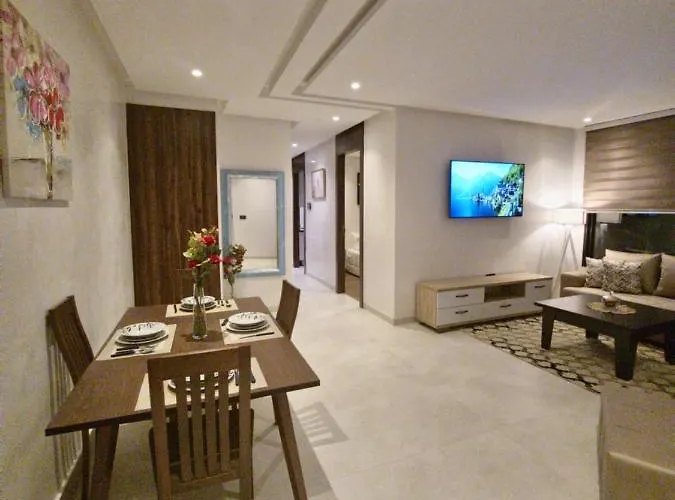 Modern Luxury Retreat: 2-Bedroom Apartment In The Heart Of Marrakech